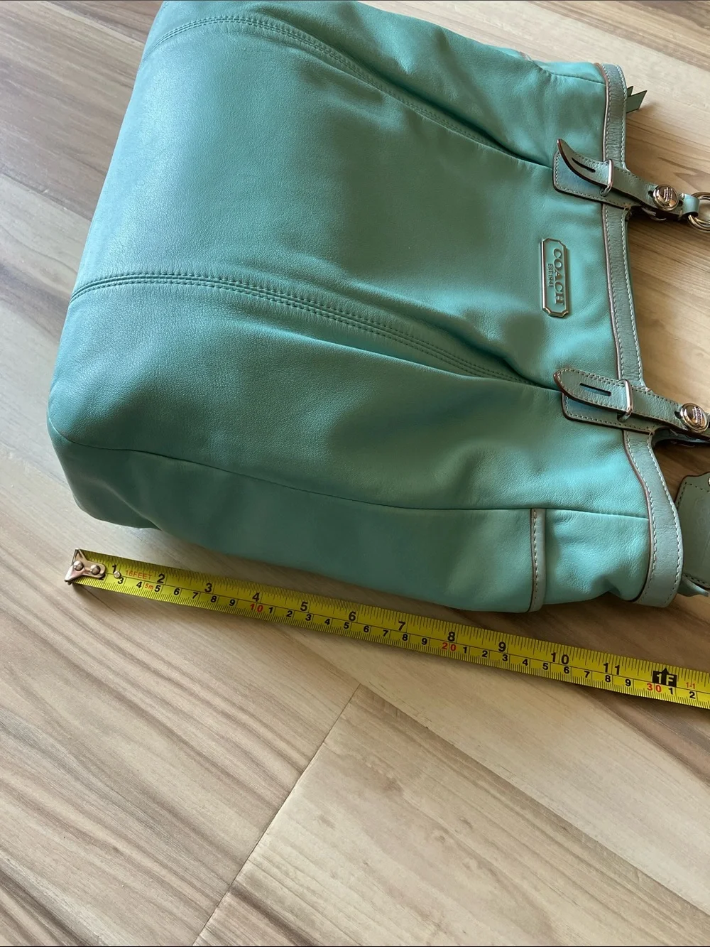 COACH GALLERY NORTH SOUTH TOTE EXCELLENT CONDITION